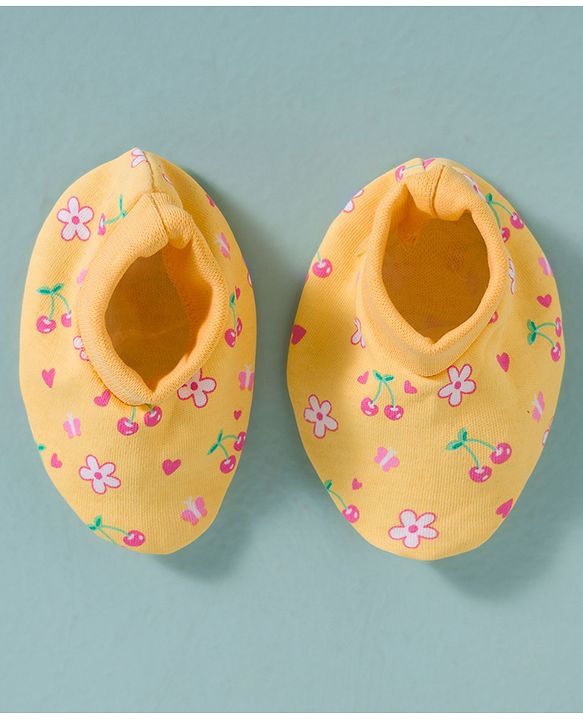 Babyhug 100% Cotton Interlock Knit Cap, Mittens & Booties Set With Floral Print Yellow - Diameter 16 cm