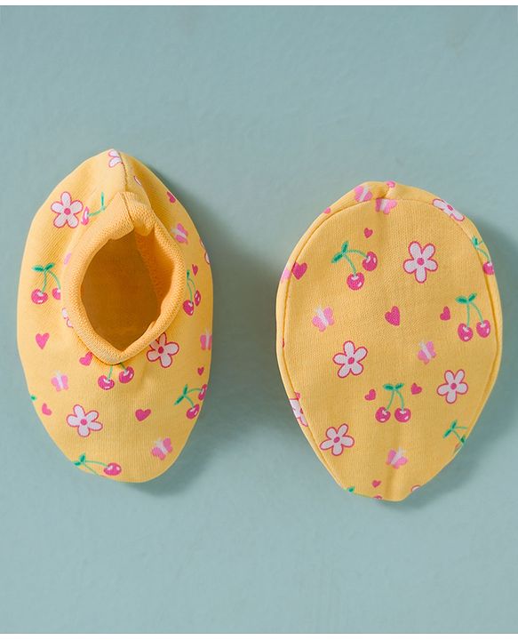 Babyhug 100% Cotton Interlock Knit Cap, Mittens & Booties Set With Floral Print Yellow - Diameter 16 cm