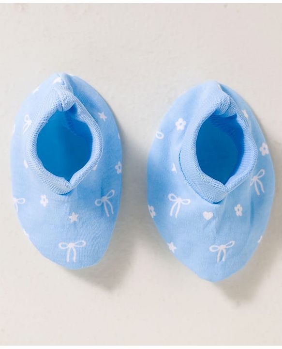Babyhug 100% Cotton Knit Cap Mittens & Booties Set with Floral Print White &  Blue - Diameter 16 cm