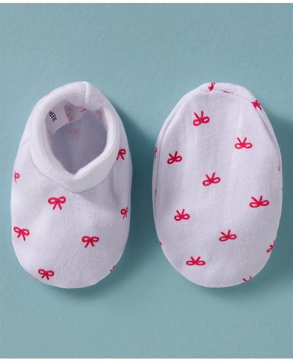 Babyhug 100% Cotton Knit Cap Mittens & Booties Set with Bow Print White - Diameter 12 cm