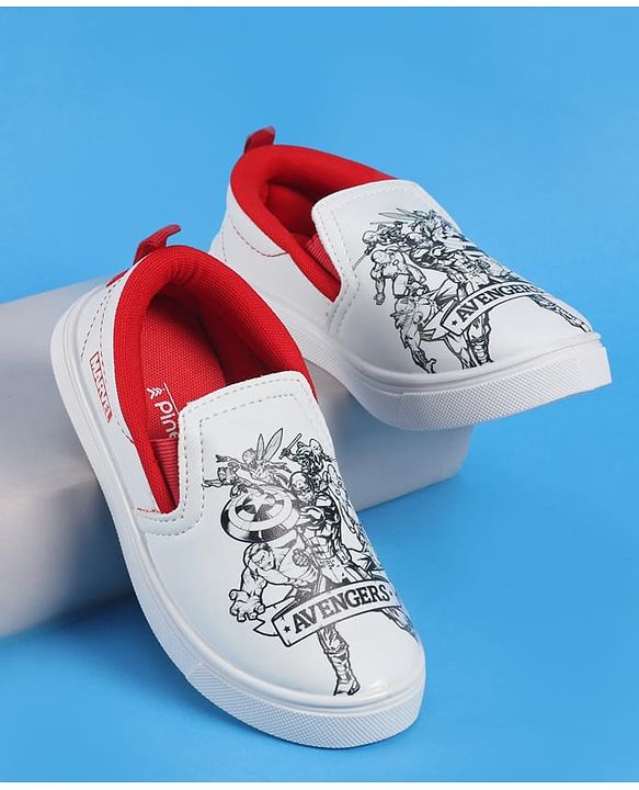 Pine Kids Marvel Slip On Casual Shoes With Avengers Print - White