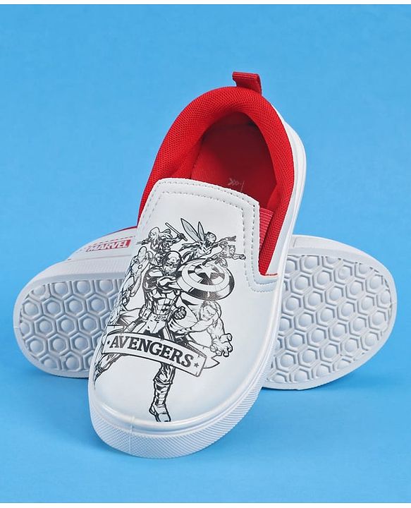Pine Kids Marvel Slip On Casual Shoes With Avengers Print - White