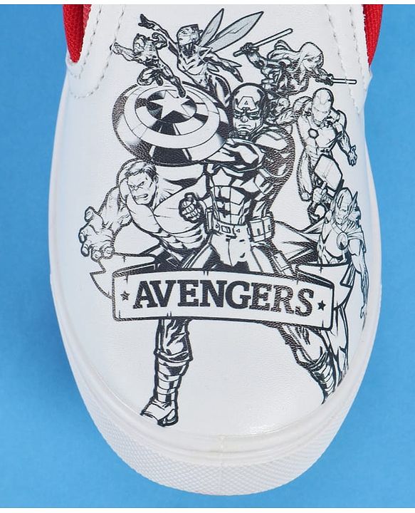 Pine Kids Marvel Slip On Casual Shoes With Avengers Print - White