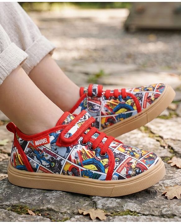 Pine Kids Marvel Slip On Casual Shoes With Avengers Graphics - Multicolor