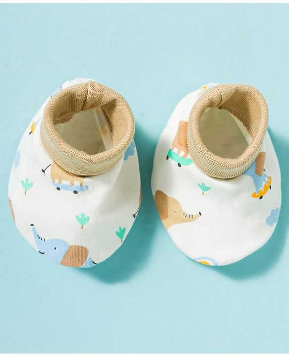 Babyhug 100% Cotton Knit Cap Mittens & Booties With Elephant Print Multicolor - Diameter 17 cm