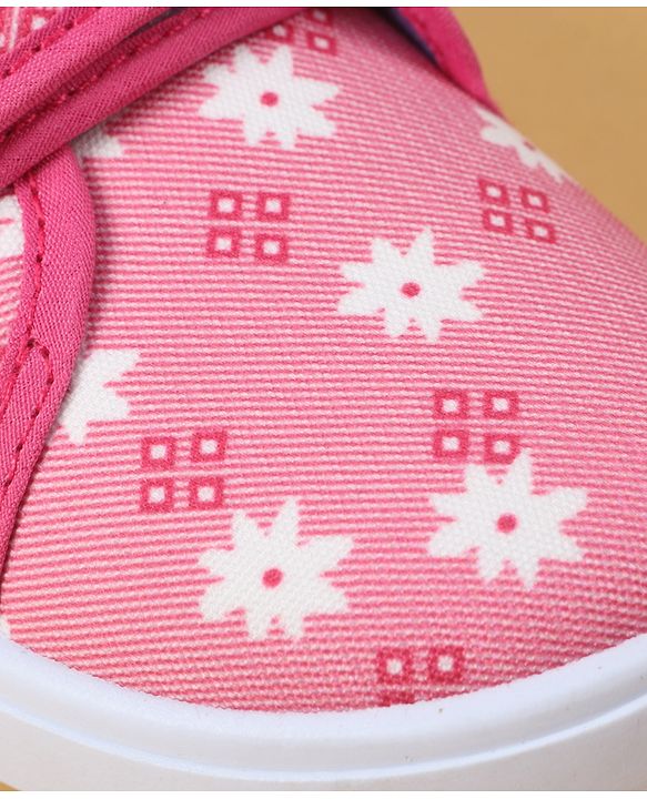 Cute Walk by Babyhug Velcro Closure Casual Shoes with Floral Pint - Blue
