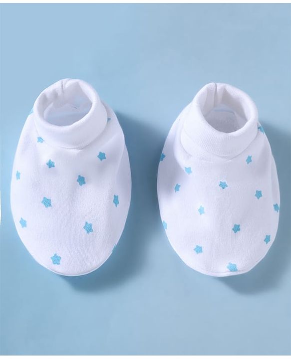 Babyhug 100% Cotton Knit Star Printed Mittens & Booties Set - White