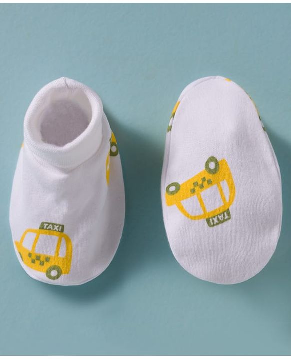Babyhug 100% Cotton Knit Cap Mittens & Booties Set with Taxi Print White - Diameter 10 cm