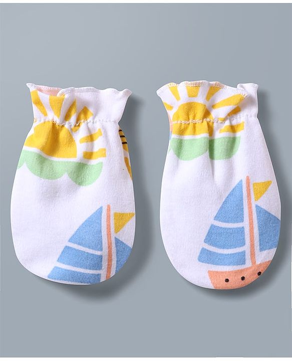 Babyhug 100% Cotton Knit Cap Mitten & Booties with Boat Print White - Diameter 9.5 cm