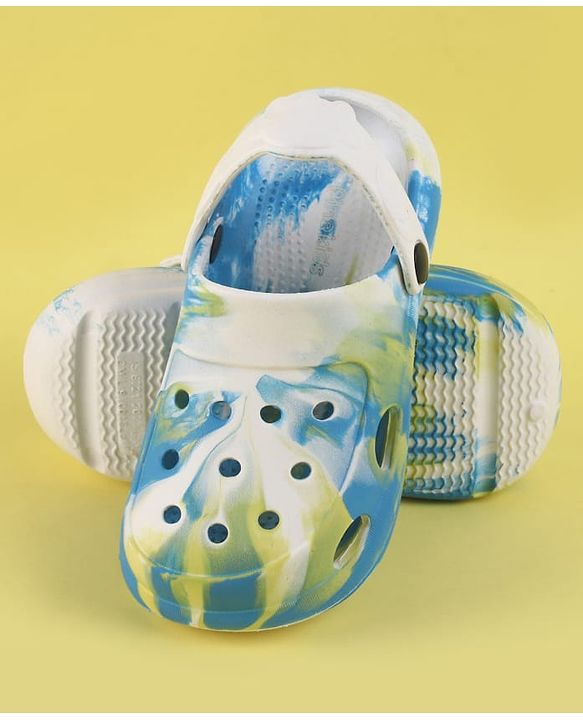 Pine Kids Back Strap Closure Clogs With Abstract Print - White & Light Blue
