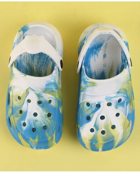Pine Kids Back Strap Closure Clogs With Abstract Print - White & Light Blue