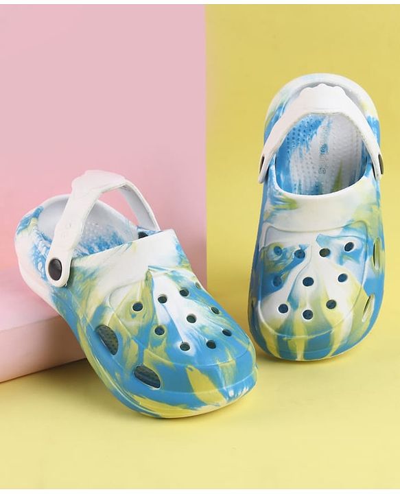 Pine Kids Back Strap Closure Clogs With Abstract Print - White & Light Blue