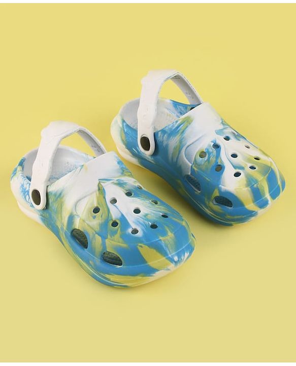 Pine Kids Back Strap Closure Clogs With Abstract Print - White & Light Blue