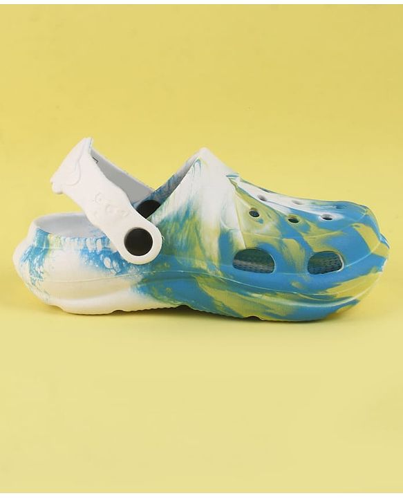 Pine Kids Back Strap Closure Clogs With Abstract Print - White & Light Blue
