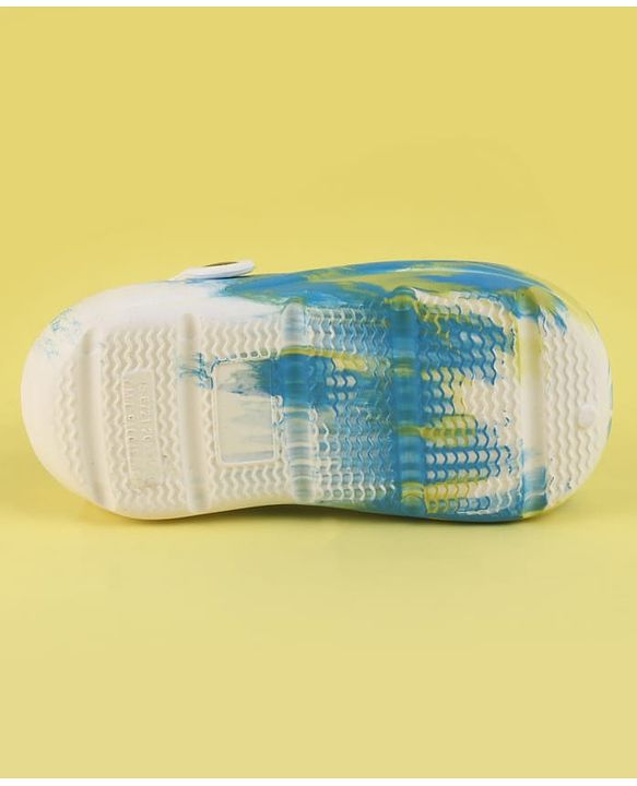 Pine Kids Back Strap Closure Clogs With Abstract Print - White & Light Blue