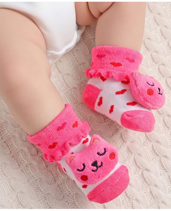 Cute Walk by Babyhug Fabric Ankle Length Socks Shoes with Heart Design & Kitten Applique- Pink