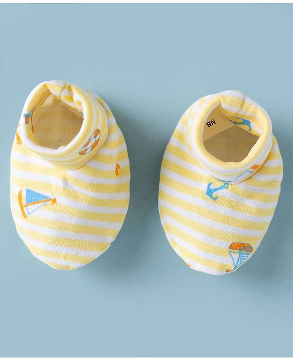 Babyhug 100% Cotton Interlock Knit Cap Mittens & Booties Set With Nautical Print Lemon - Diameter 8 cm