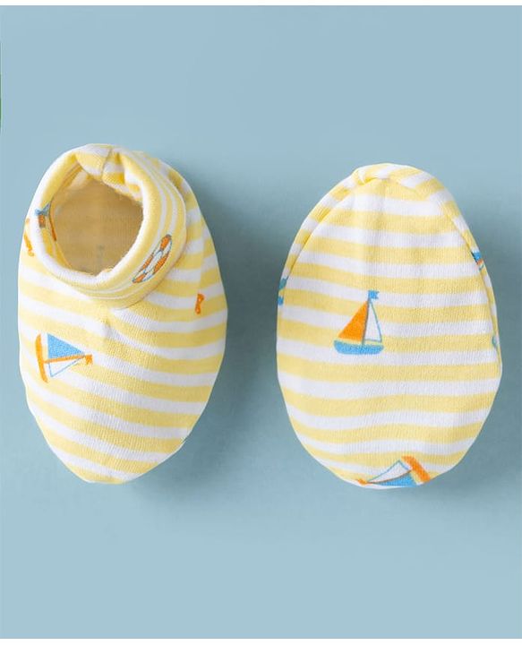 Babyhug 100% Cotton Interlock Knit Cap Mittens & Booties Set With Nautical Print Lemon - Diameter 8 cm