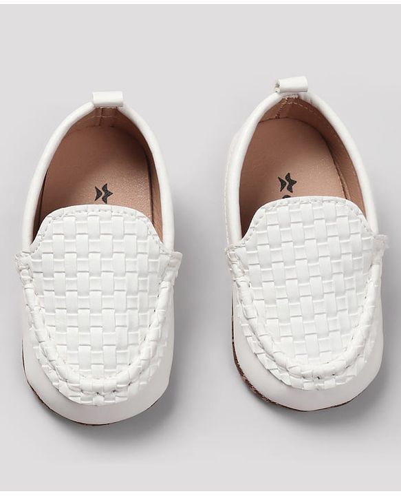 Cute Walk by Babyhug Slip On Solid Booties - White