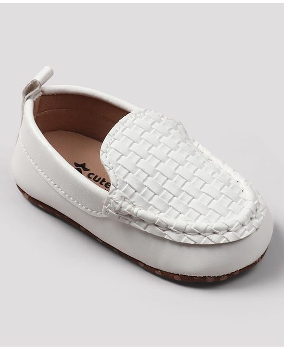 Cute Walk by Babyhug Slip On Solid Booties - White