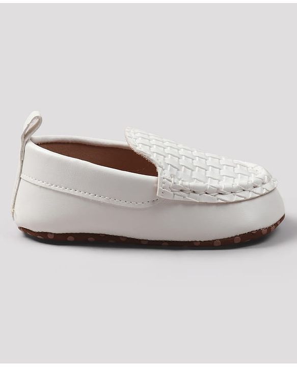 Cute Walk by Babyhug Slip On Solid Booties - White