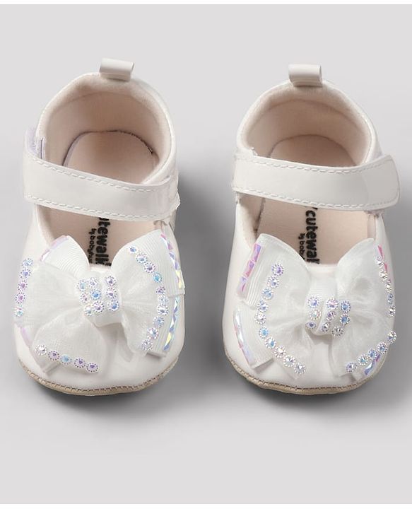 Cute Walk by Babyhug Velcro Closure Solid Booties with Bow Applique - White