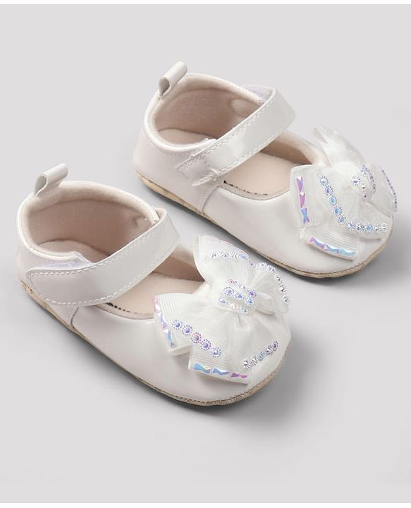 Cute Walk by Babyhug Velcro Closure Solid Booties with Bow Applique - White