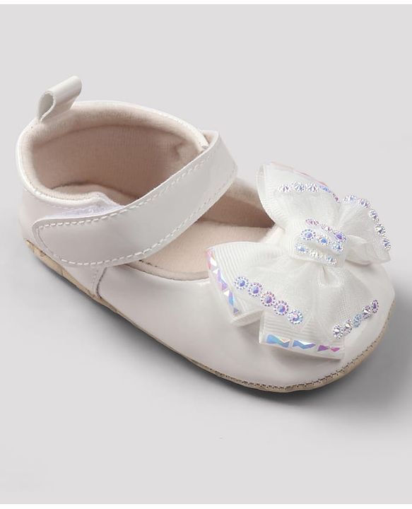 Cute Walk by Babyhug Velcro Closure Solid Booties with Bow Applique - White