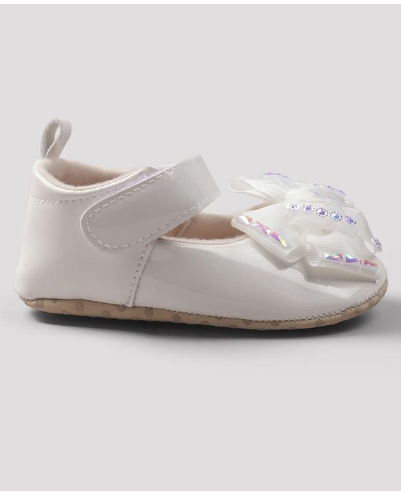 Cute Walk by Babyhug Velcro Closure Solid Booties with Bow Applique - White