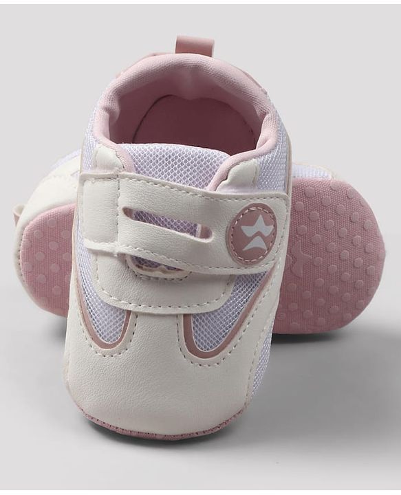Cute Walk by Babyhug Velcro Closure Solid Booties - Pink