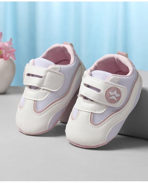 Cute Walk by Babyhug Velcro Closure Solid Booties - Pink