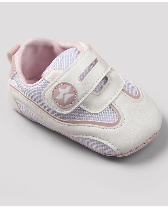 Cute Walk by Babyhug Velcro Closure Solid Booties - Pink