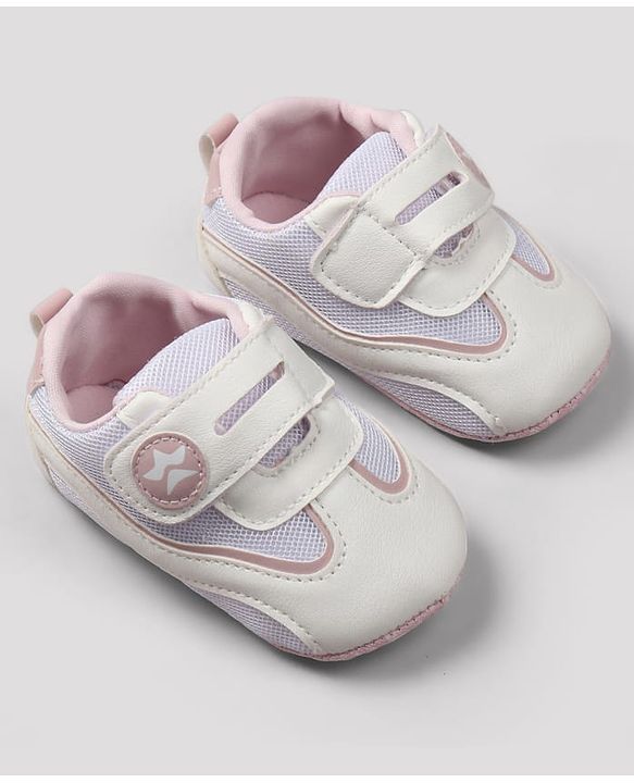 Cute Walk by Babyhug Velcro Closure Solid Booties - Pink