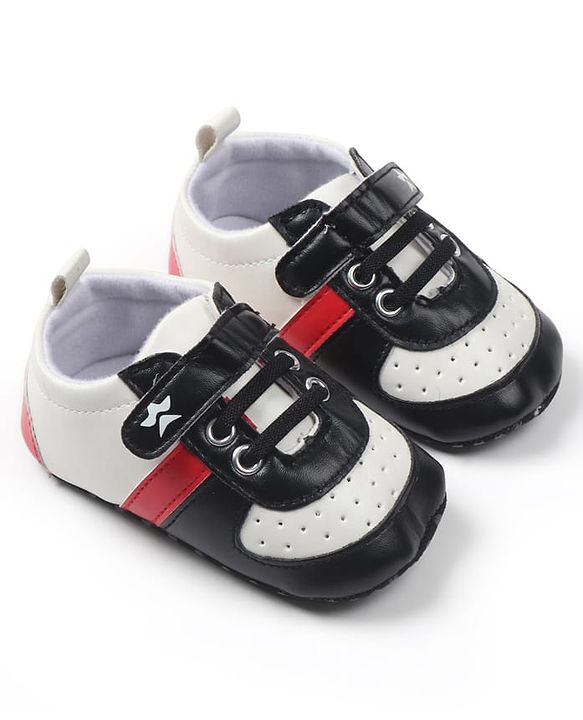 Cute Walk by Babyhug Velcro Closure Solid Booties - Black