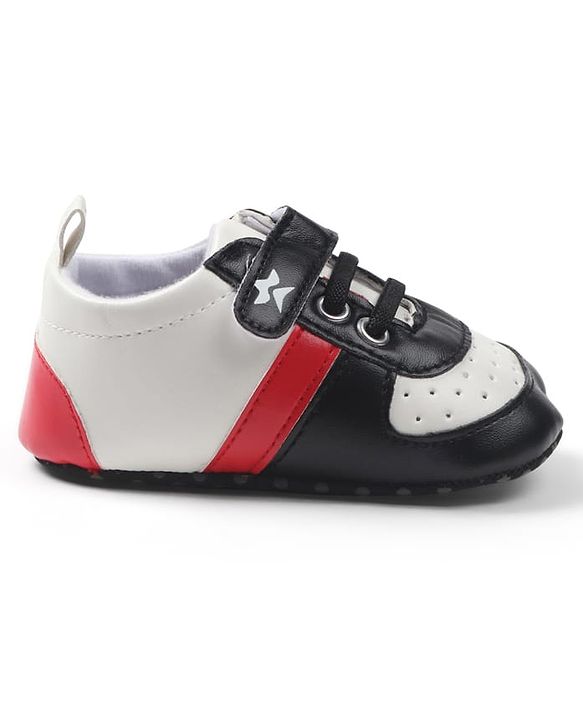 Cute Walk by Babyhug Velcro Closure Solid Booties - Black