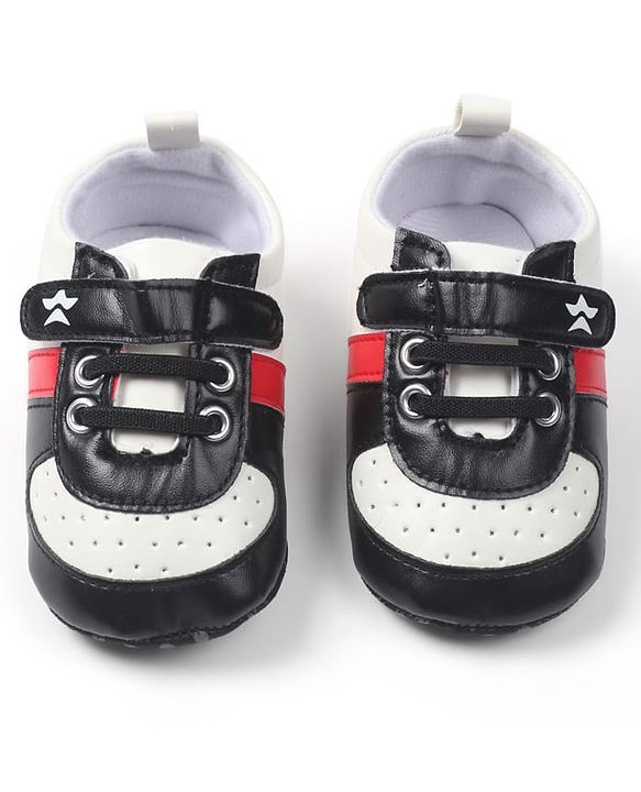 Cute Walk by Babyhug Velcro Closure Solid Booties - Black