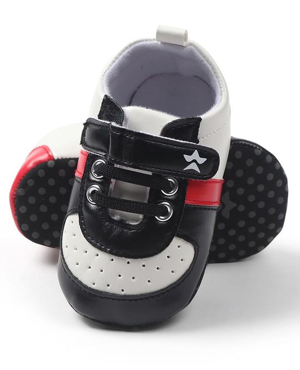 Cute Walk by Babyhug Velcro Closure Solid Booties - Black