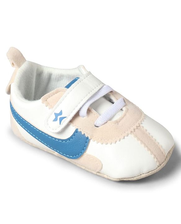 Cute Walk by Babyhug Velcro Closure Solid Booties - Blue
