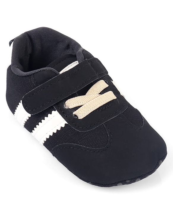 Cute Walk by Babyhug Velcro Closure Solid Booties - Black