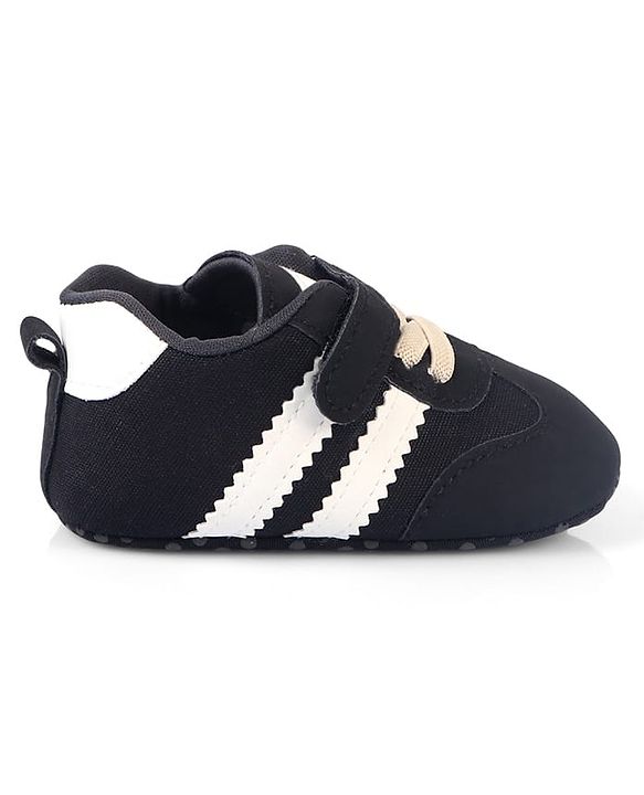 Cute Walk by Babyhug Velcro Closure Solid Booties - Black