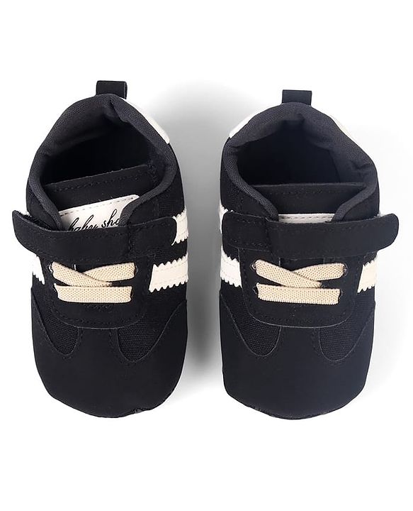 Cute Walk by Babyhug Velcro Closure Solid Booties - Black
