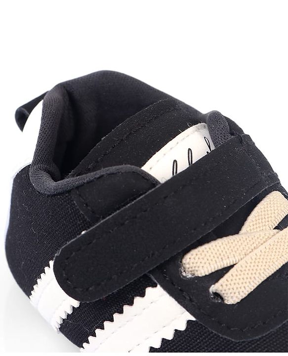 Cute Walk by Babyhug Velcro Closure Solid Booties - Black