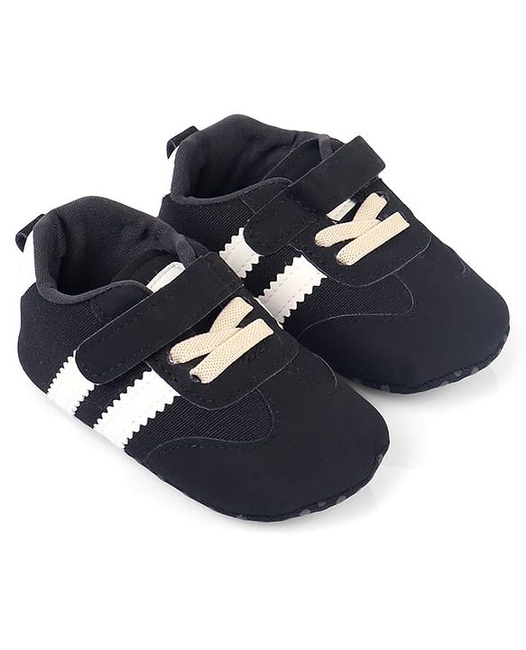 Cute Walk by Babyhug Velcro Closure Solid Booties - Black