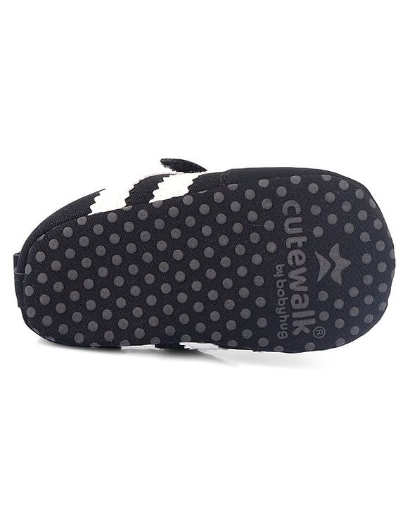 Cute Walk by Babyhug Velcro Closure Solid Booties - Black