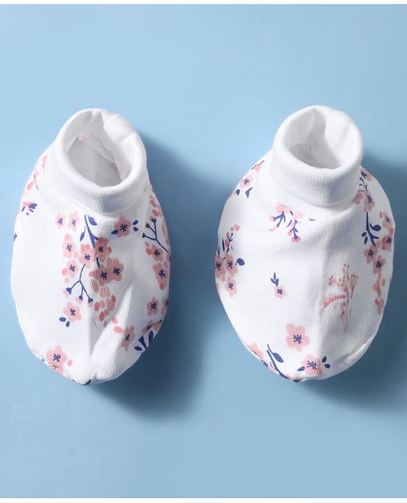 Babyhug 100% Cotton Interlock Knit Floral Print Cap Mittens and Booties - Whte