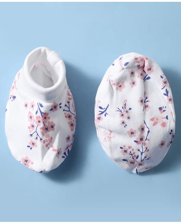 Babyhug 100% Cotton Interlock Knit Floral Print Cap Mittens and Booties - Whte