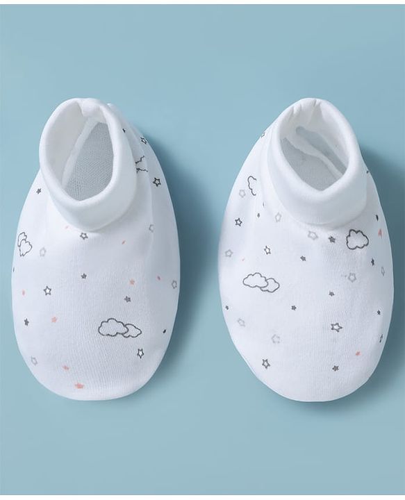 Babyhug 100% Cotton Interlock Knit Mittens & Booties Set With Clouds Print - White