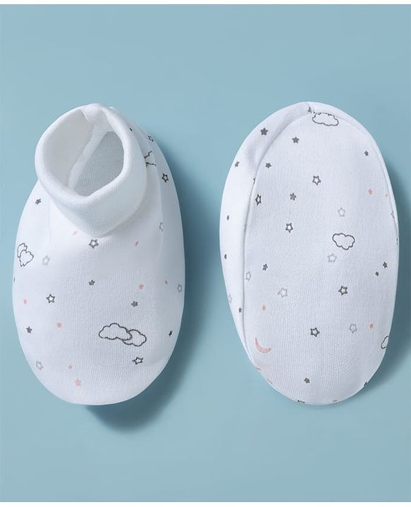 Babyhug 100% Cotton Interlock Knit Mittens & Booties Set With Clouds Print - White