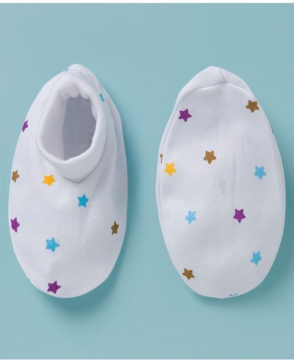 Babyhug 100% Cotton Knit Cap Mittens & Booties with Star Print Multicolor - Diameter 8 cm