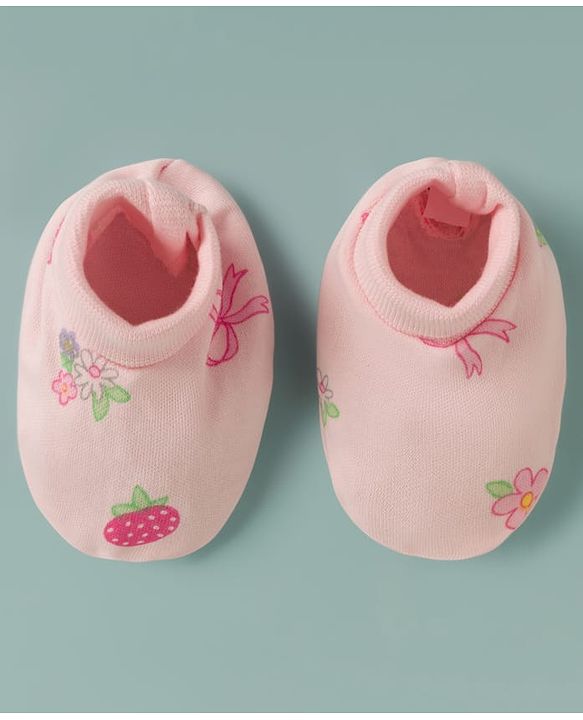 Babyhug 100% Cotton Interlock Knit Cap Mittens & Booties With Floral Bow & Strawberry Print Multicolor - Diameter 16 cm